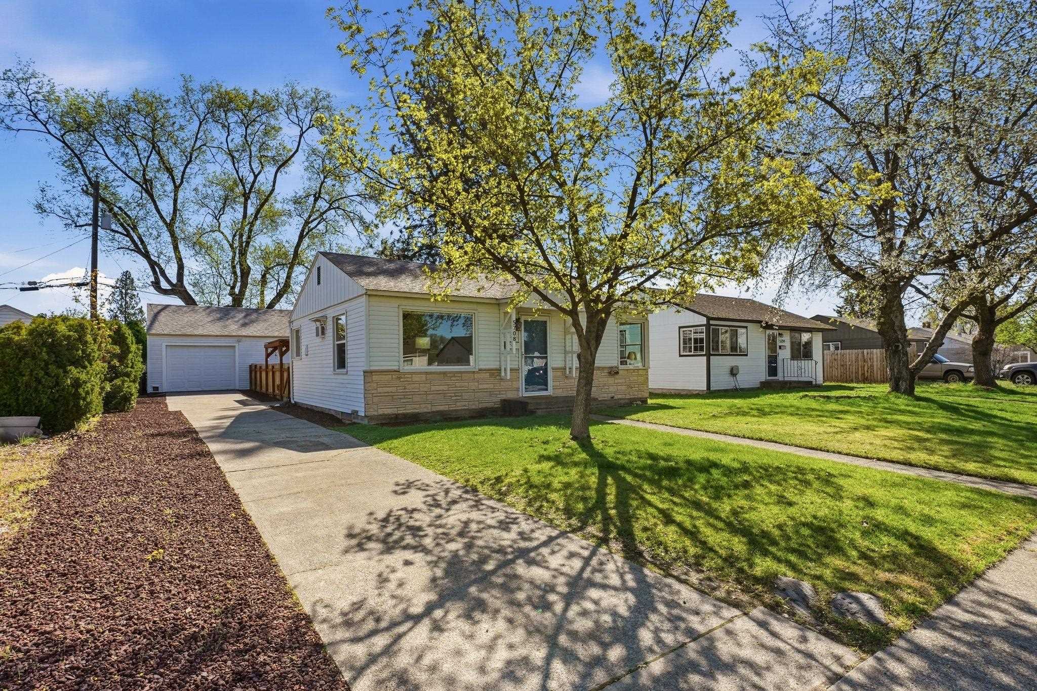 5708 N Milton St - Photo 2