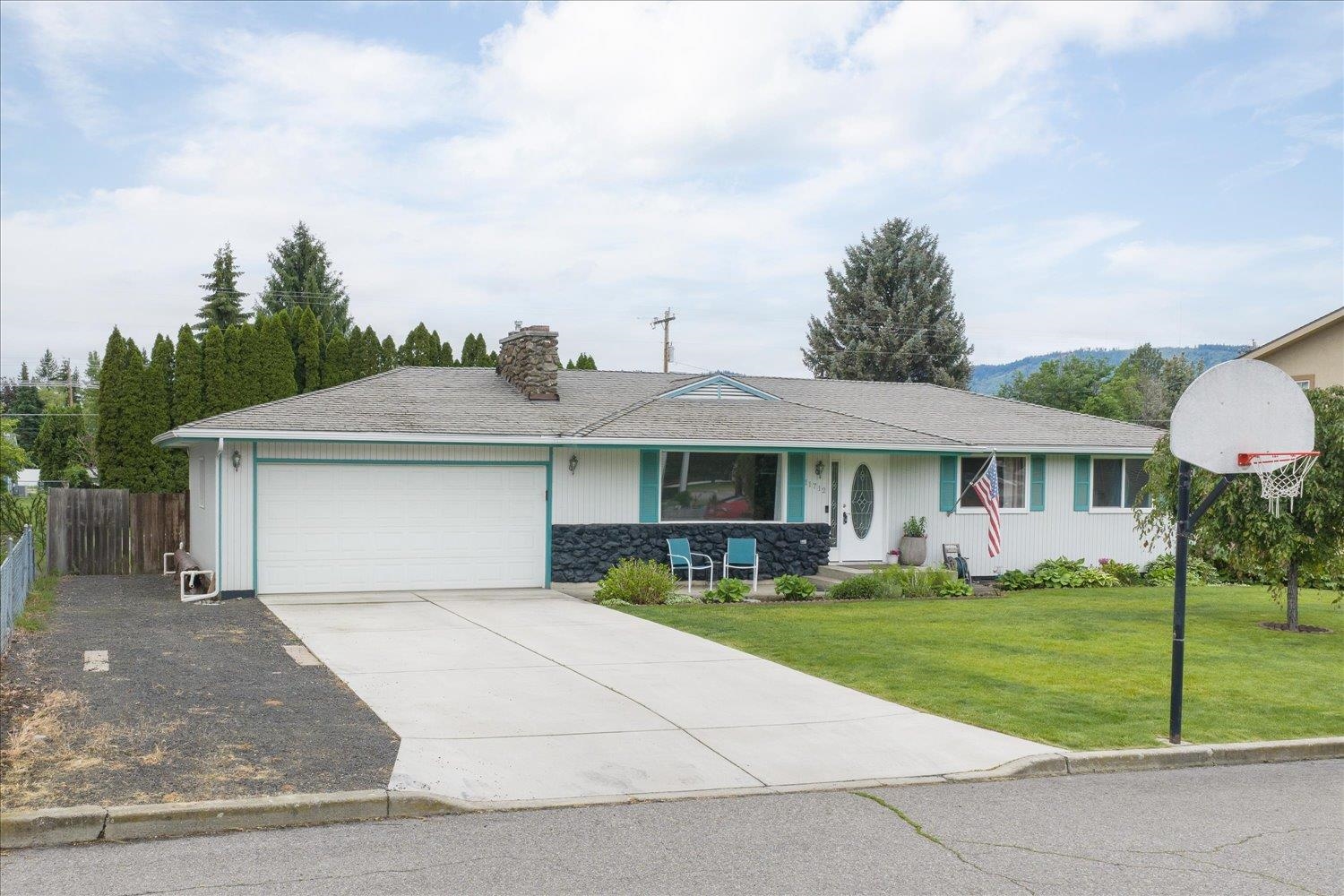 11712 E 31st Ave - Photo 2