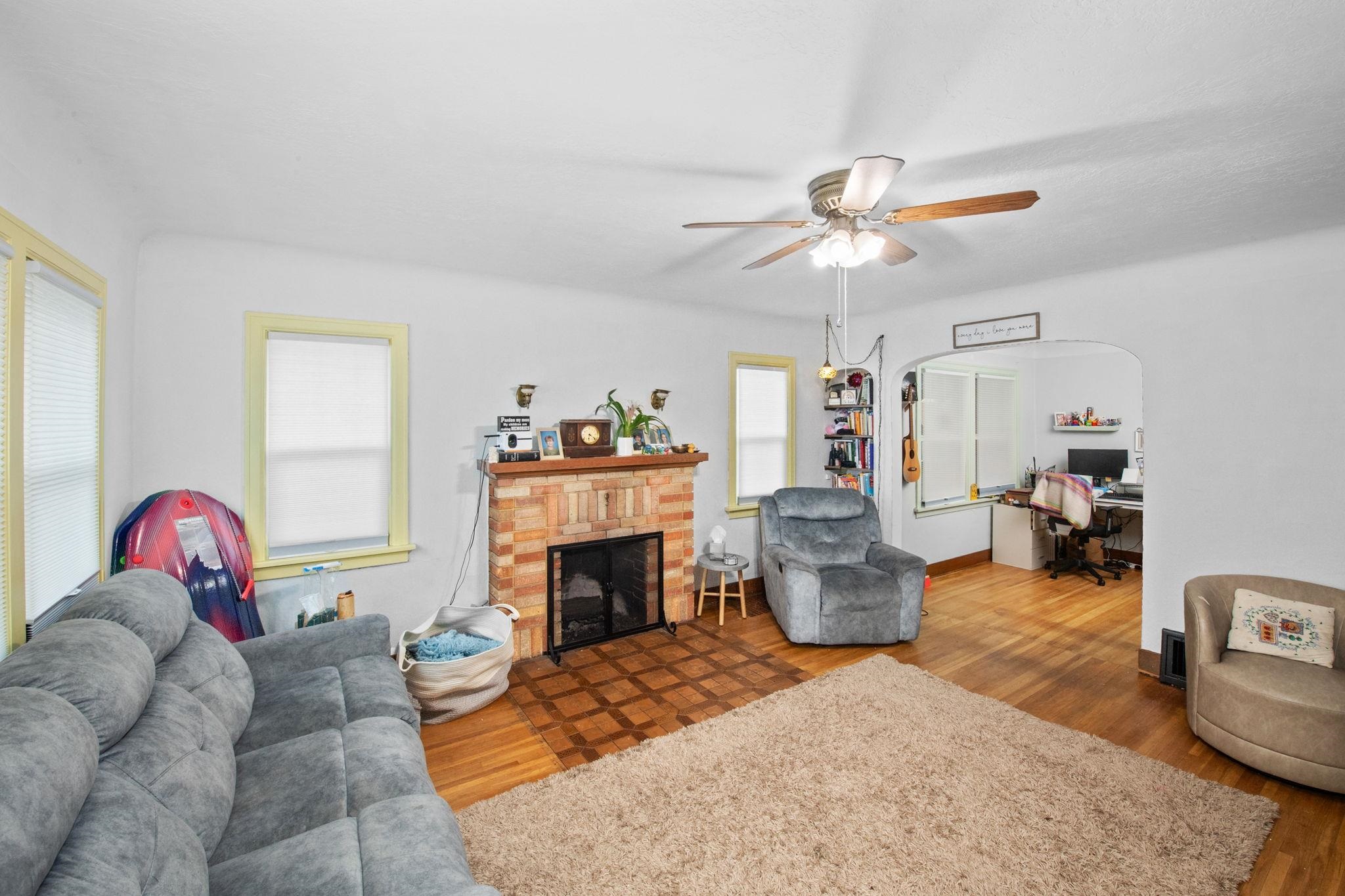1023 W PROVIDENCE Ave - Photo 2