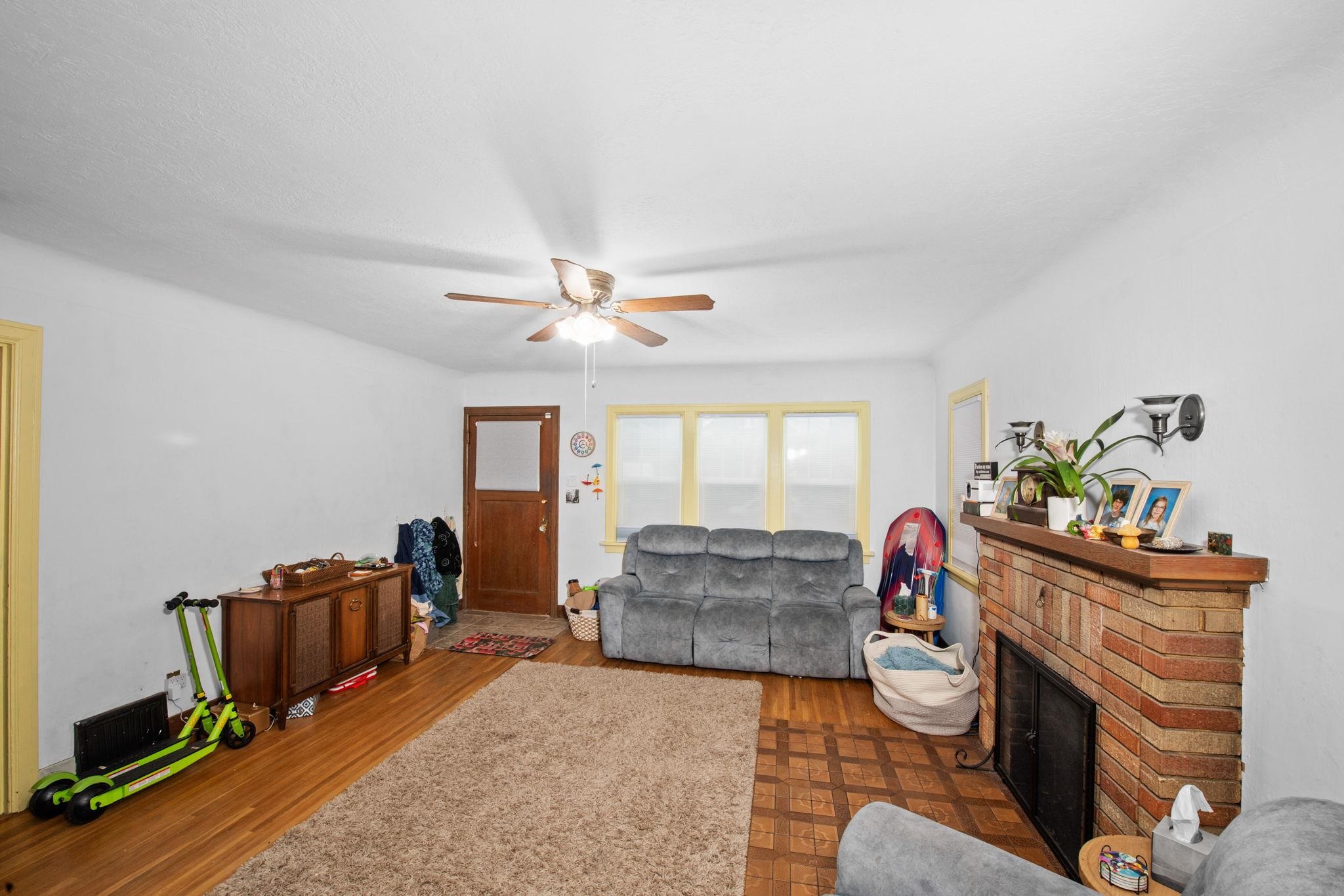 1023 W PROVIDENCE Ave - Photo 4