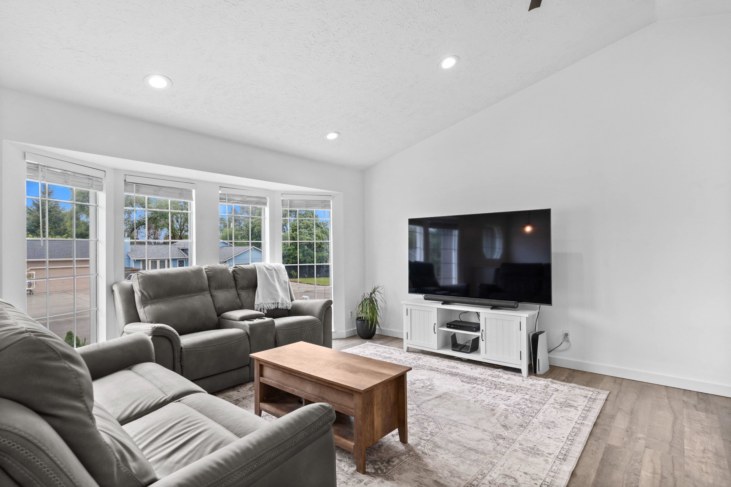 11016 E 5th Ct - Photo 7