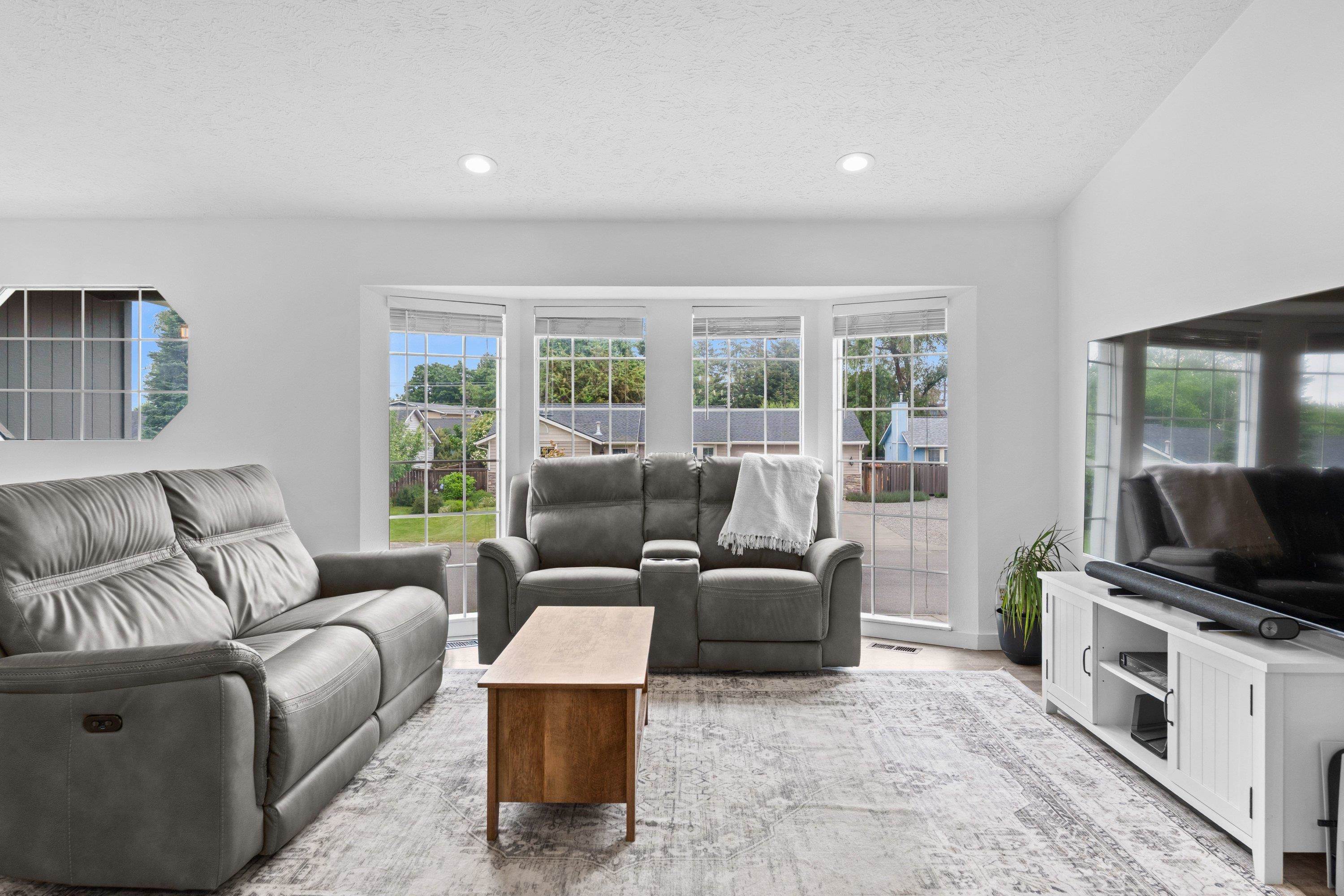 11016 E 5th Ct - Photo 8