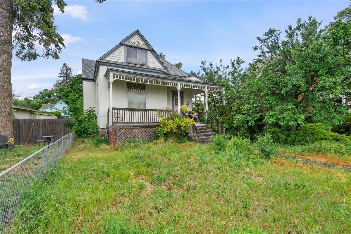 1842 W Bridge Ave - Photo 2