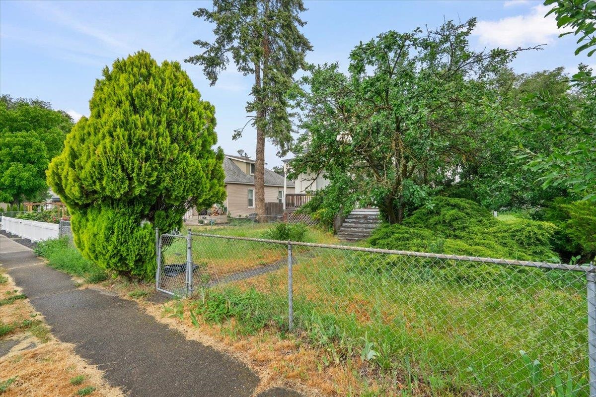 1842 W Bridge Ave - Photo 3