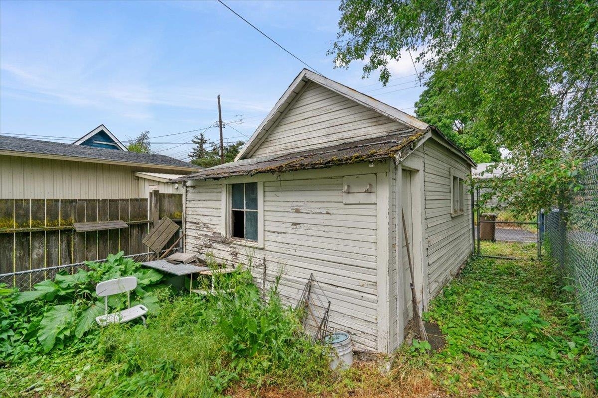 1842 W Bridge Ave - Photo 24