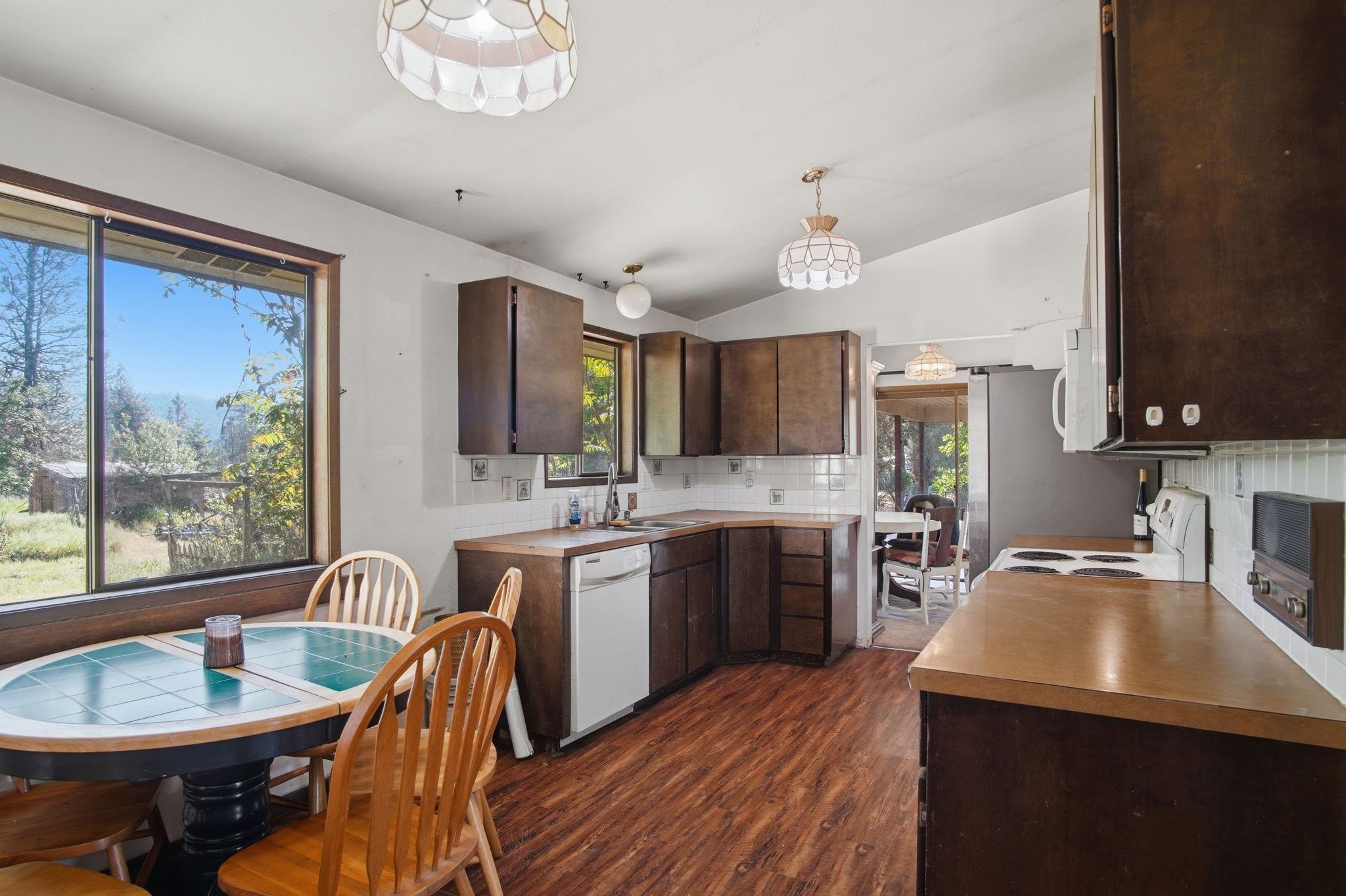 12425 W Meadowview Ln - Photo 2