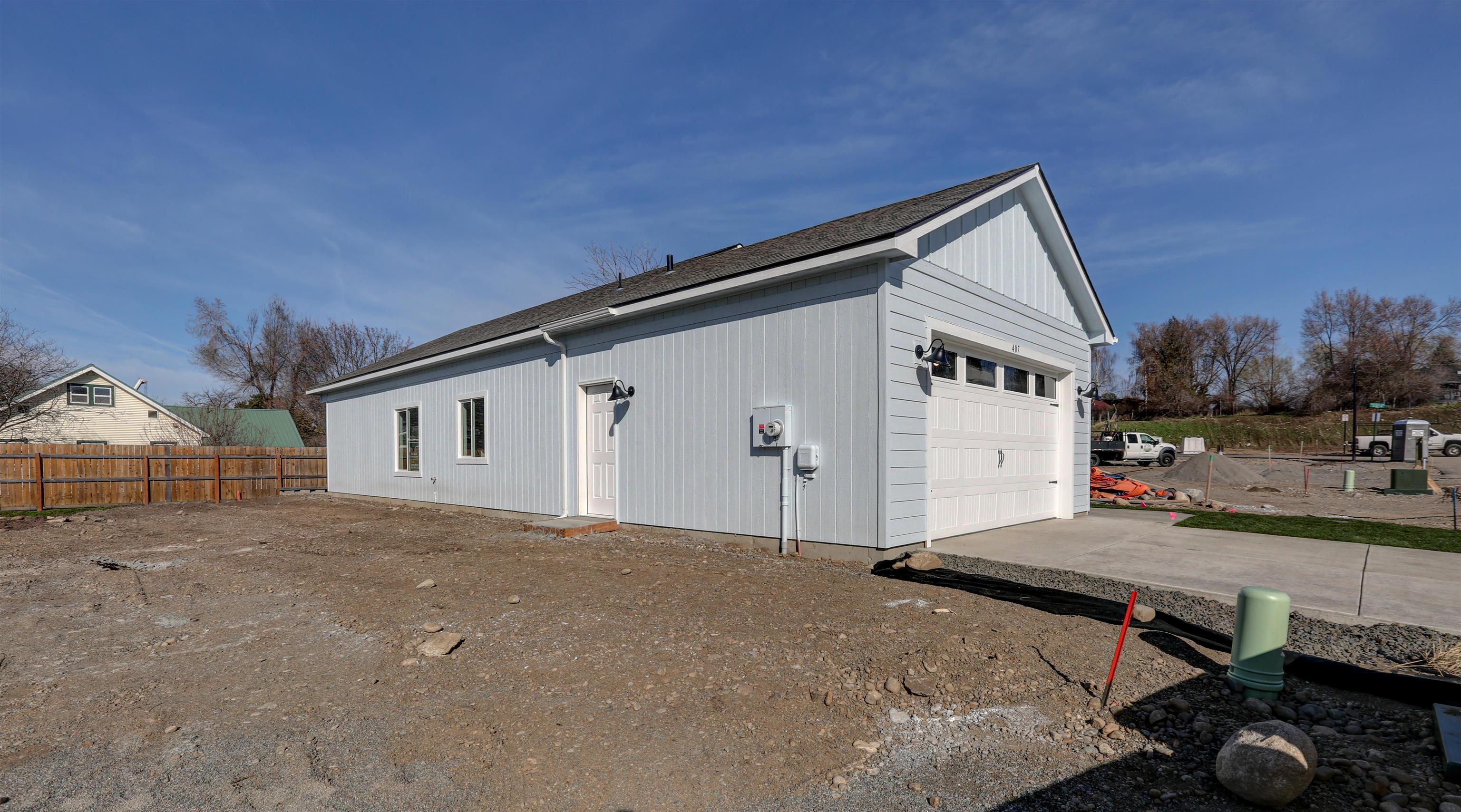 404 N Martini Ln - Photo 2