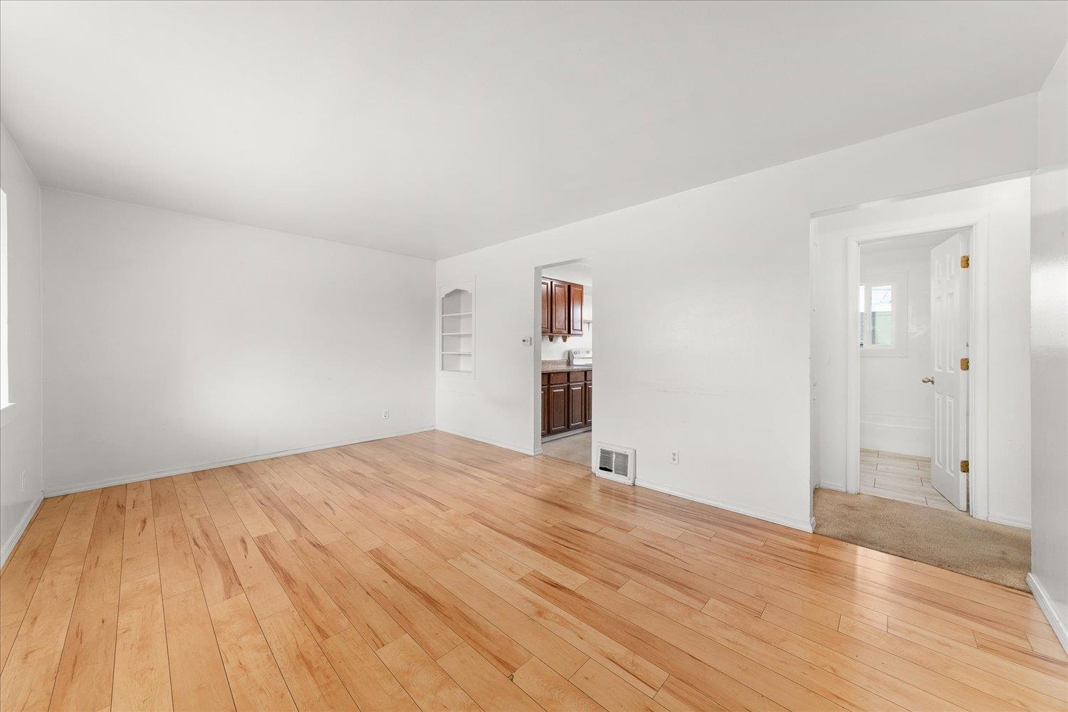 2917 E Marshall Ave - Photo 3