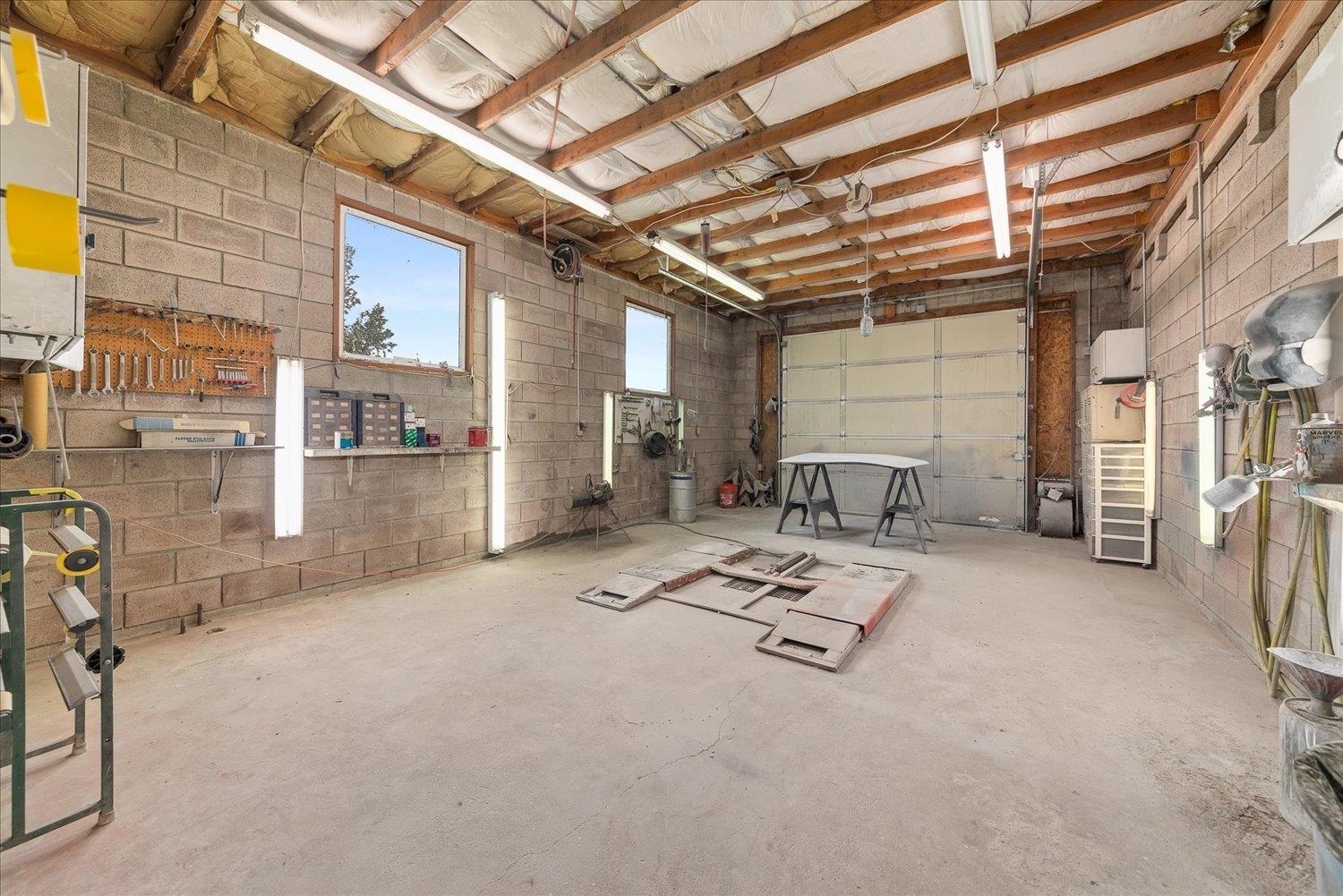 20211 N Austin Rd - Photo 48