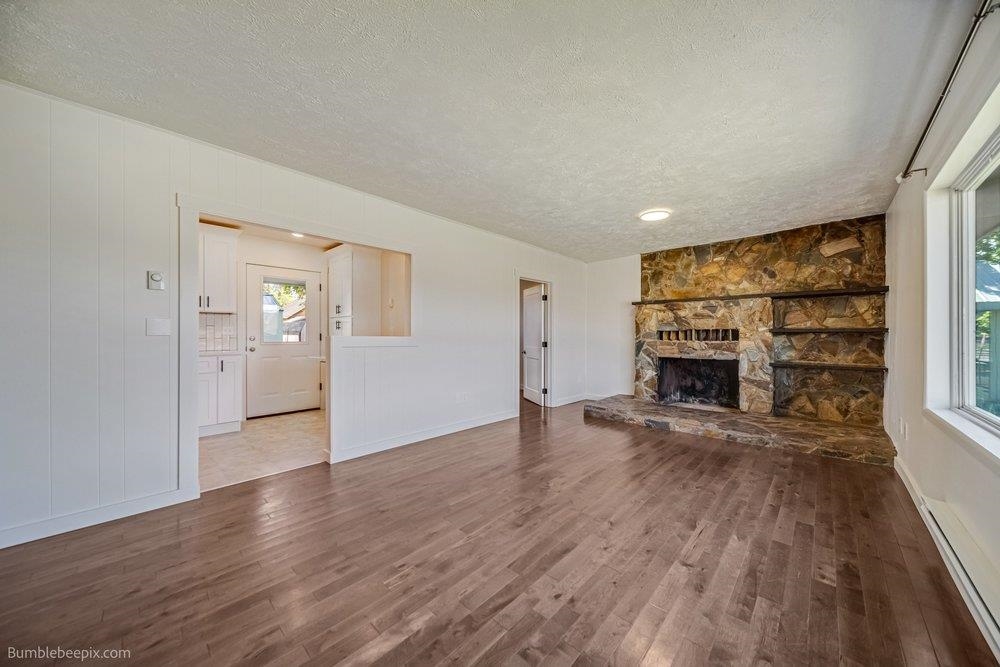 327 W 5th St - Photo 4