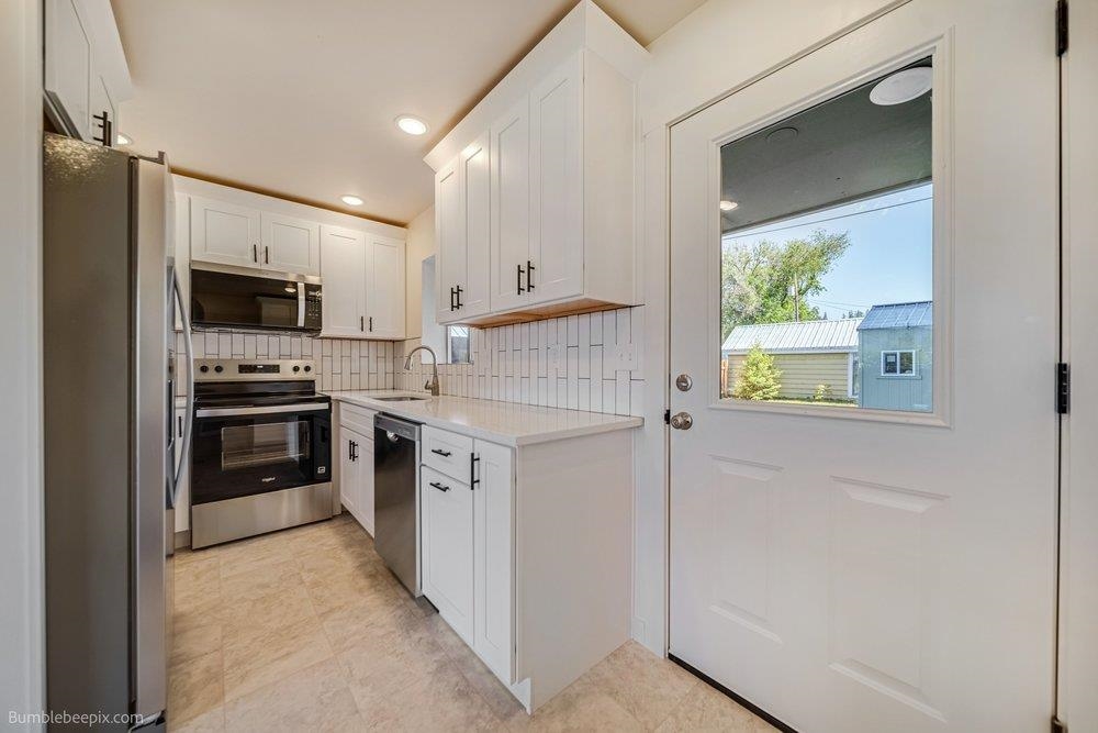 327 W 5th St - Photo 10