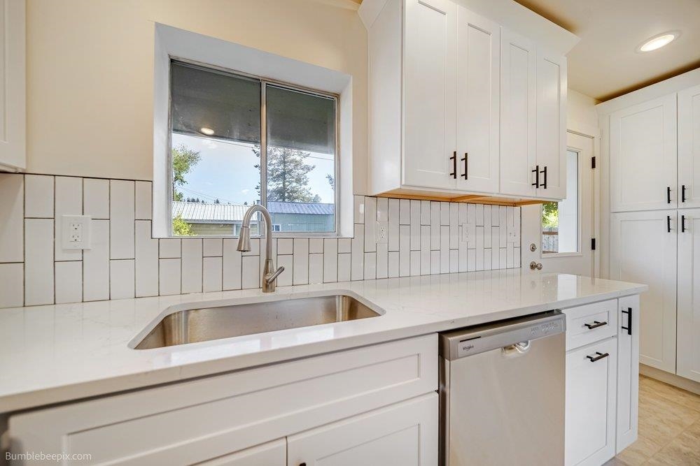 327 W 5th St - Photo 12