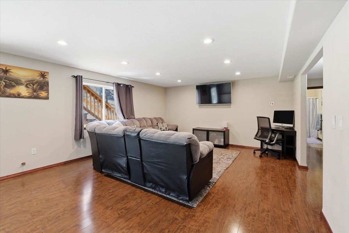 5861 Jergens Rd - Photo 17