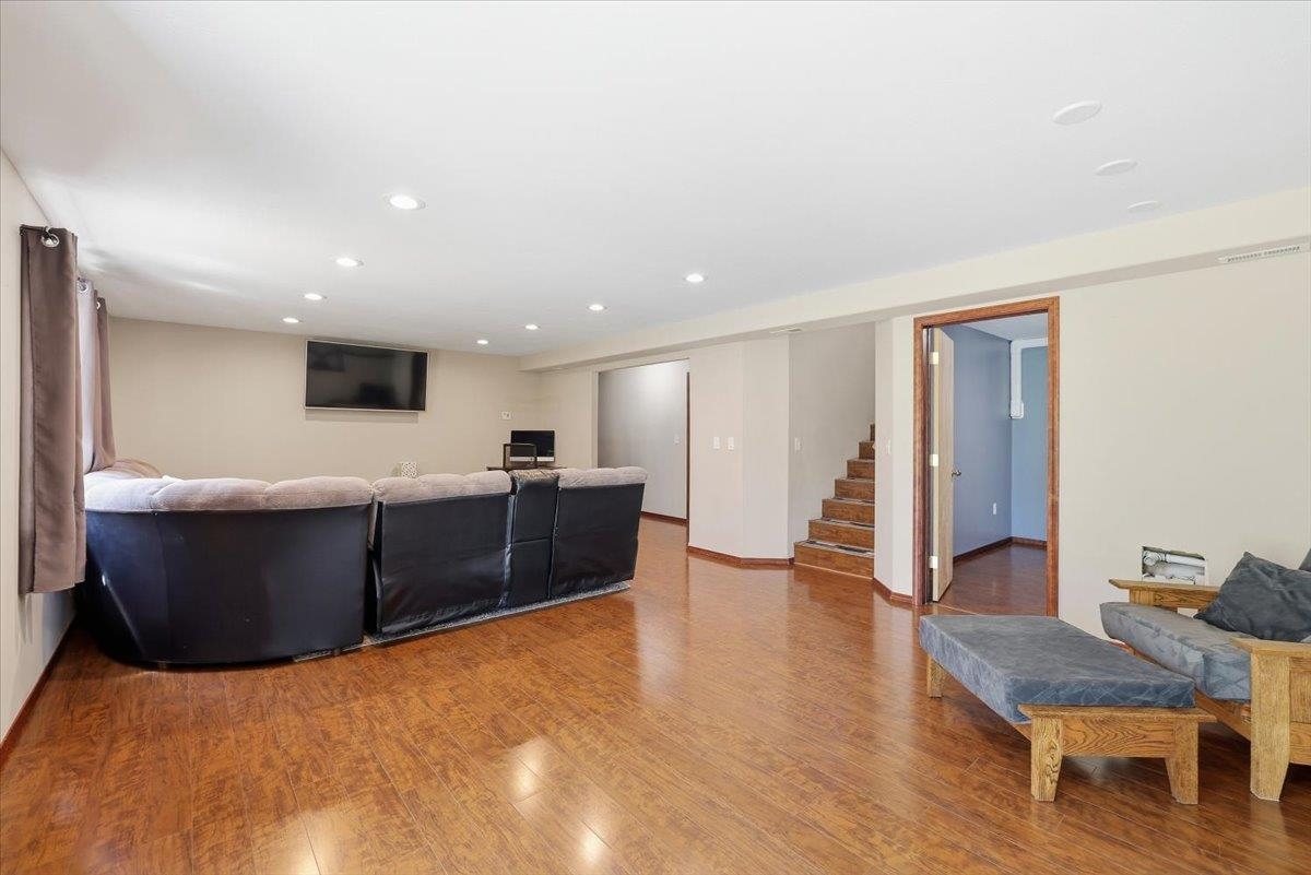 5861 Jergens Rd - Photo 19