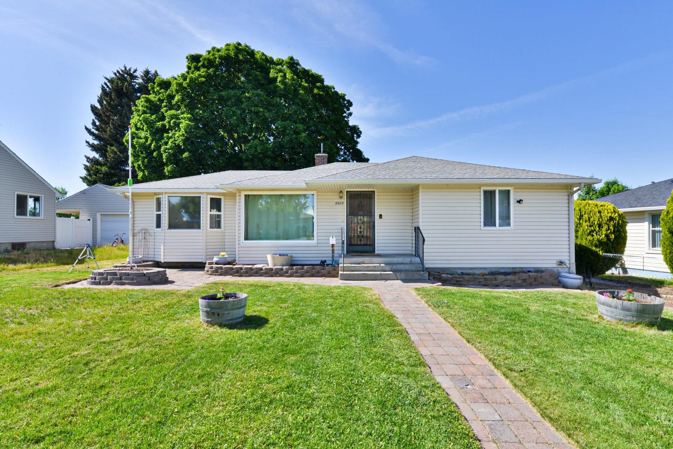 5925 N Ridgeview Pl - Photo 1
