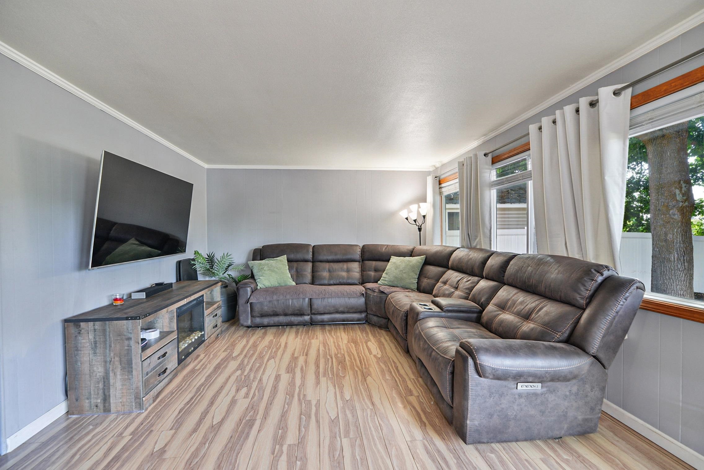 5925 N Ridgeview Pl - Photo 2