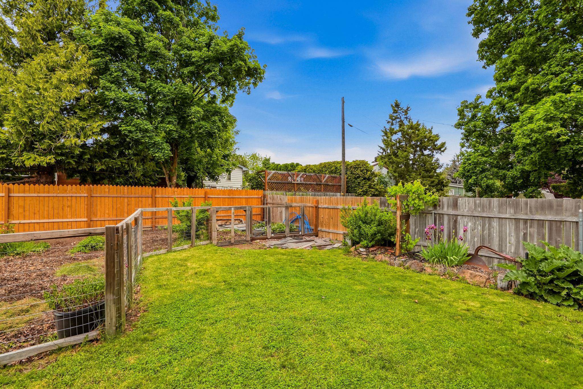 735 Clover St - Photo 3