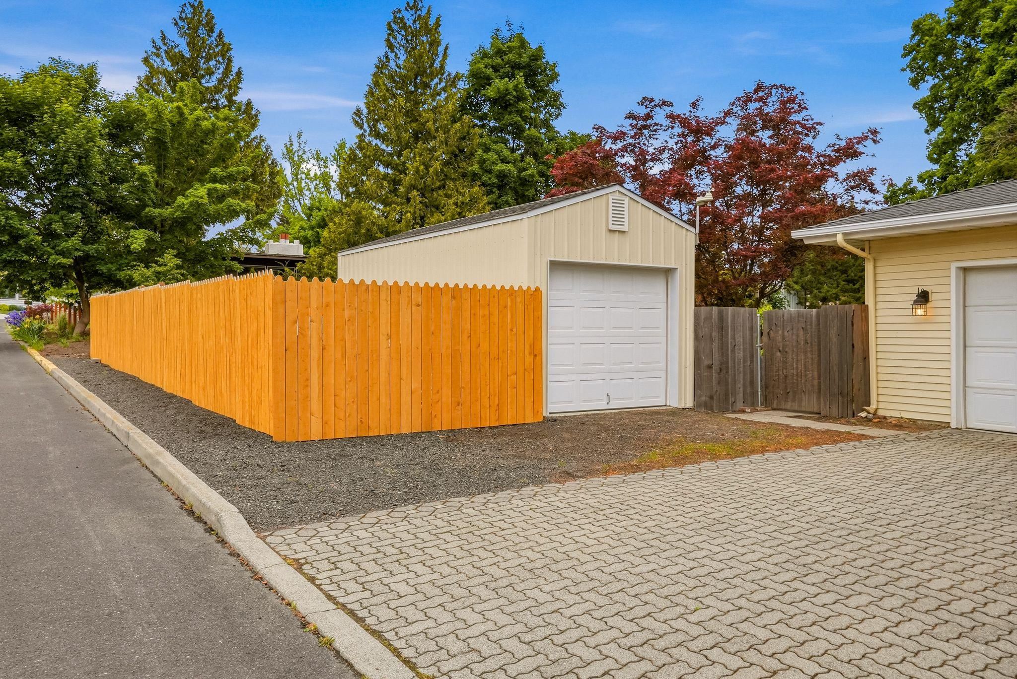 735 Clover St - Photo 4