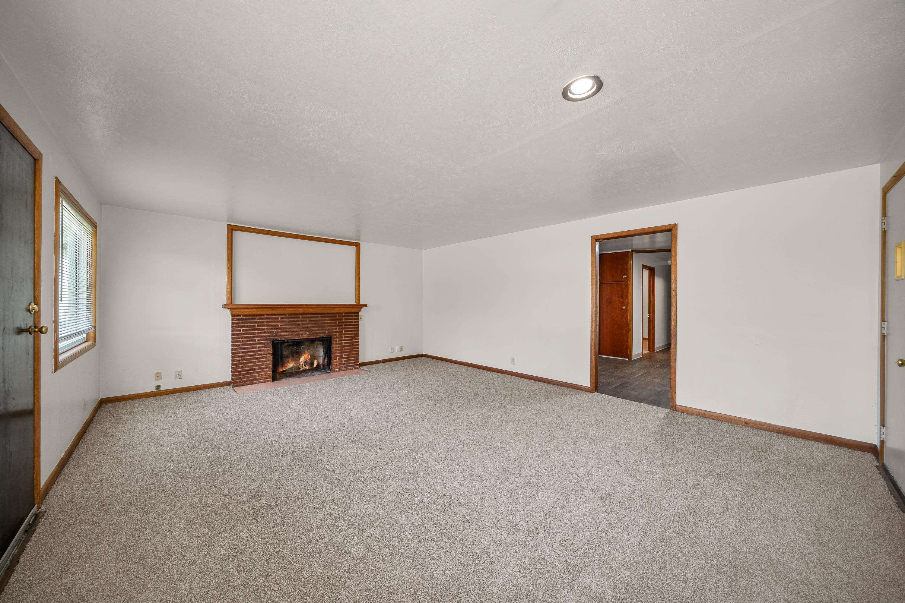 11216 E 4th Ave - Photo 3