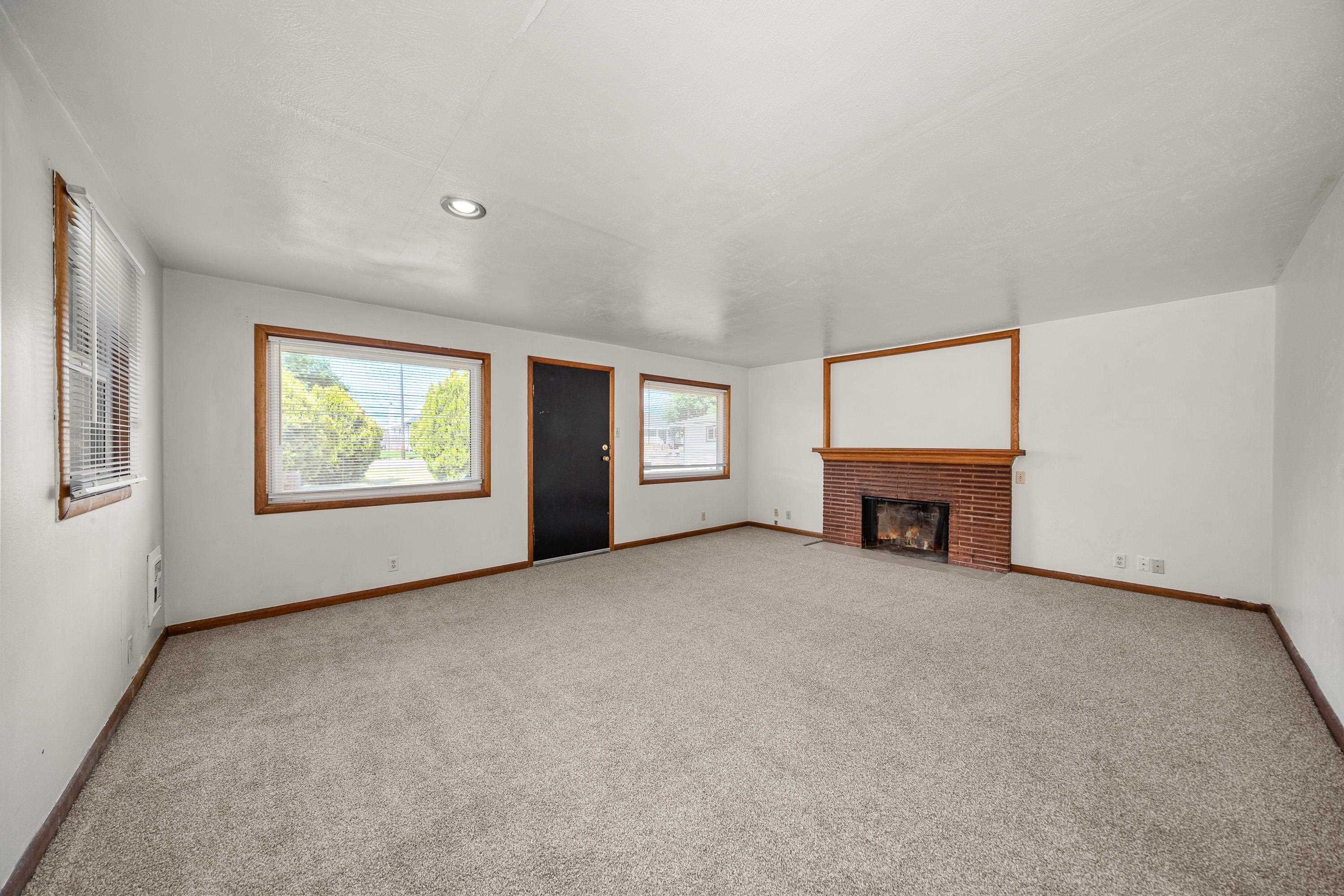 11216 E 4th Ave - Photo 4