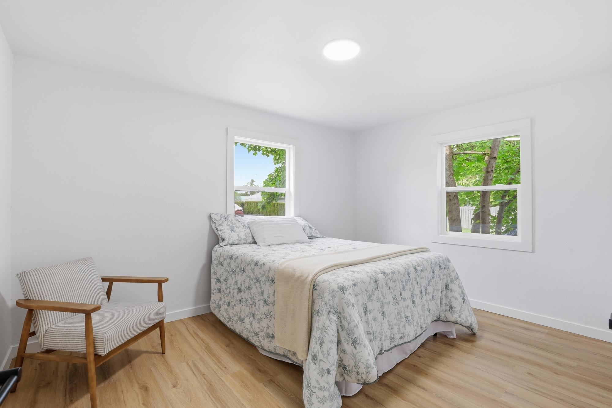 1644 E LONGFELLOW Ave - Photo 4