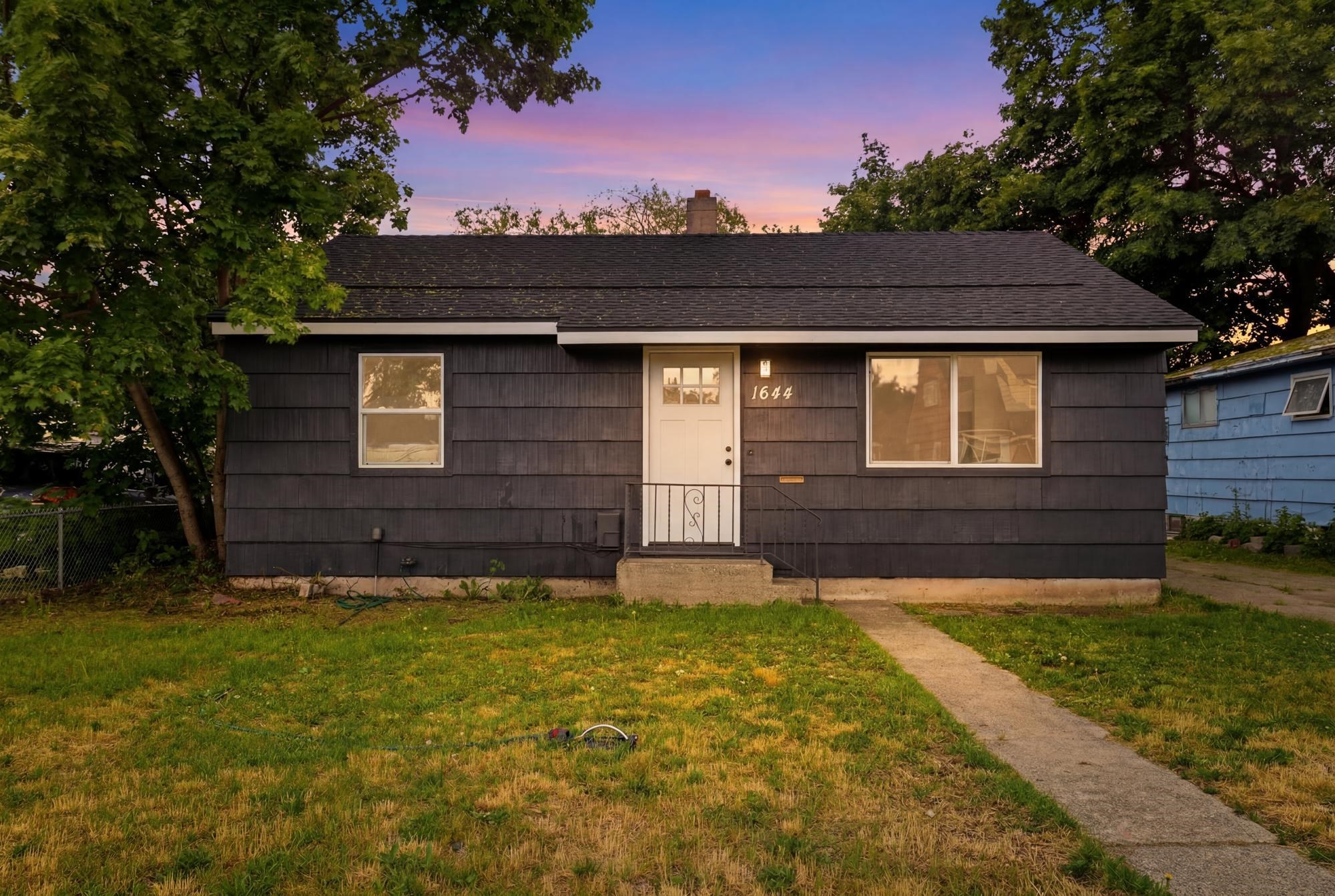 1644 E LONGFELLOW Ave - Photo 1