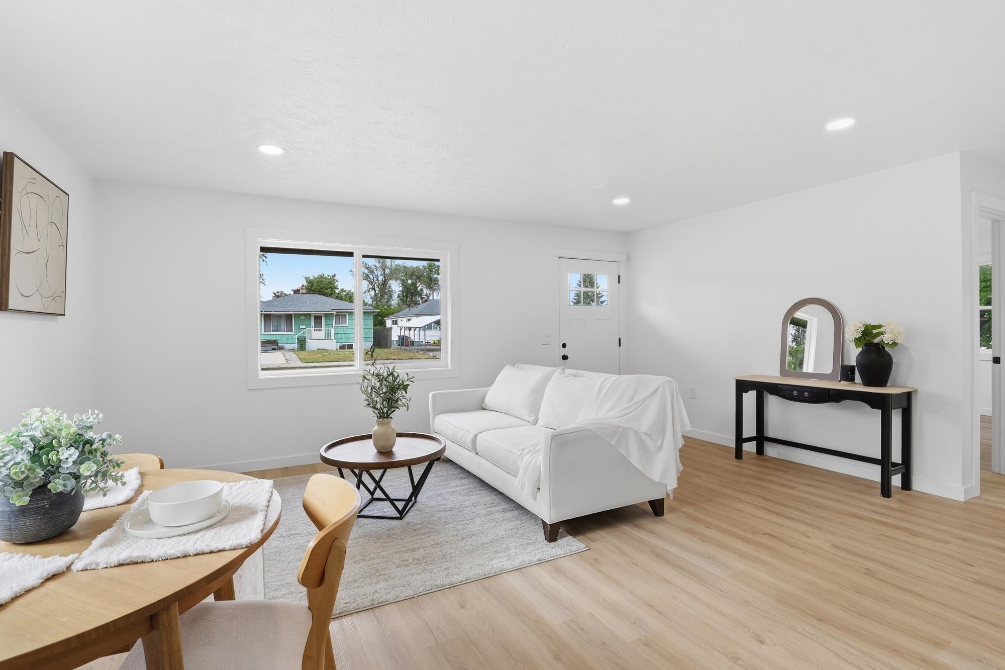 1644 E LONGFELLOW Ave - Photo 3