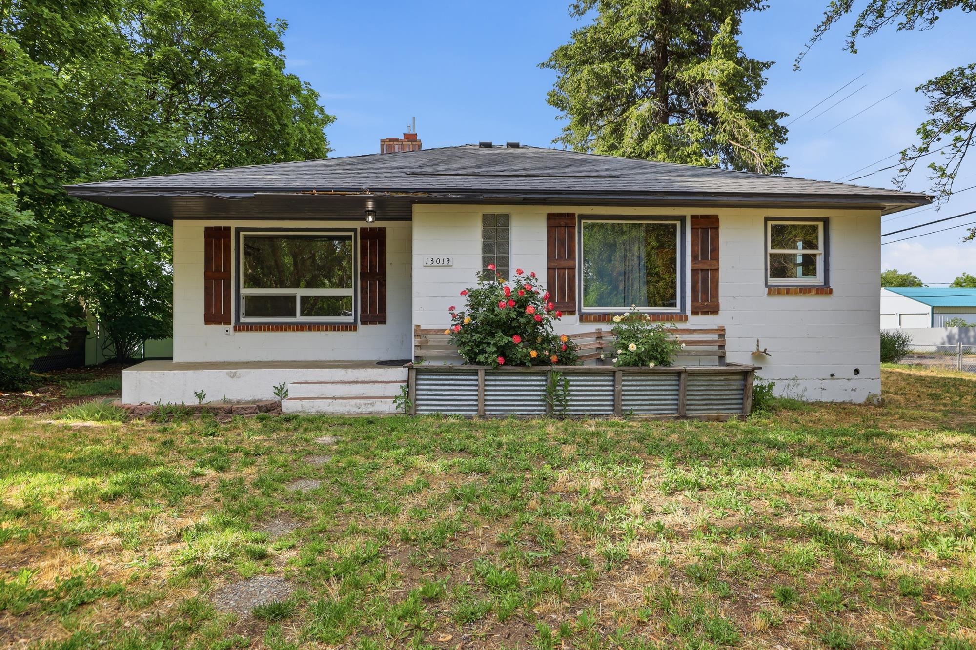 13019 E 8th Ave - Photo 1