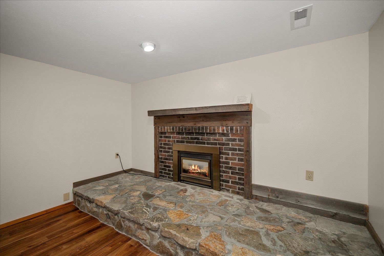 12802 E 27TH Ave - Photo 20