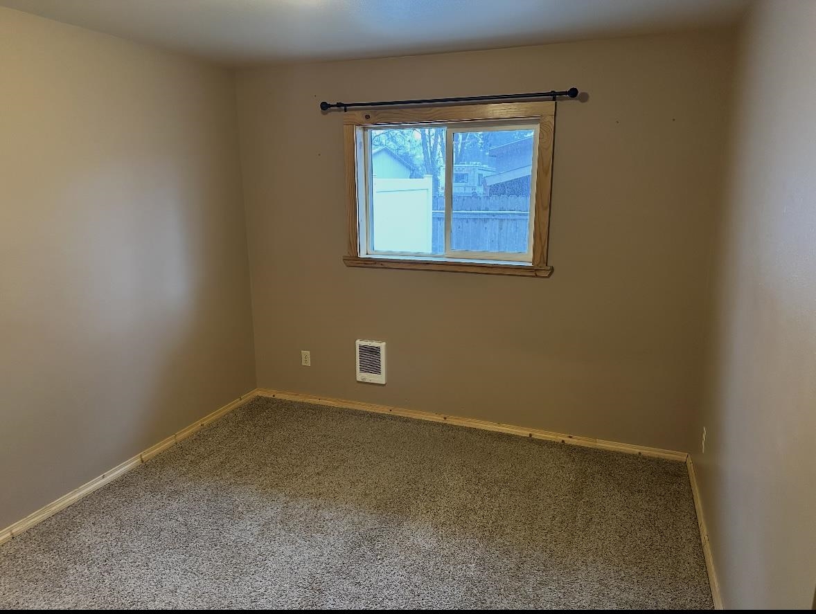 645 S Larch St - Photo 10