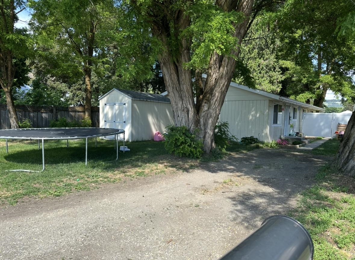 645 S Larch St - Photo 3