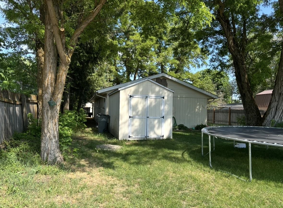 645 S Larch St - Photo 4