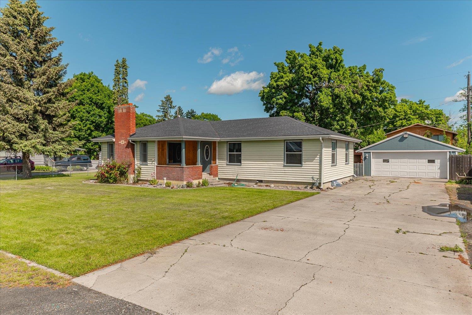 8121 E Marietta Ave - Photo 2
