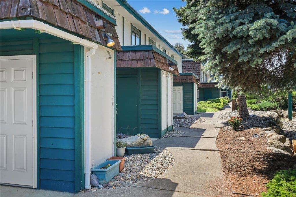 2121 E Upriver Dr - Photo 3