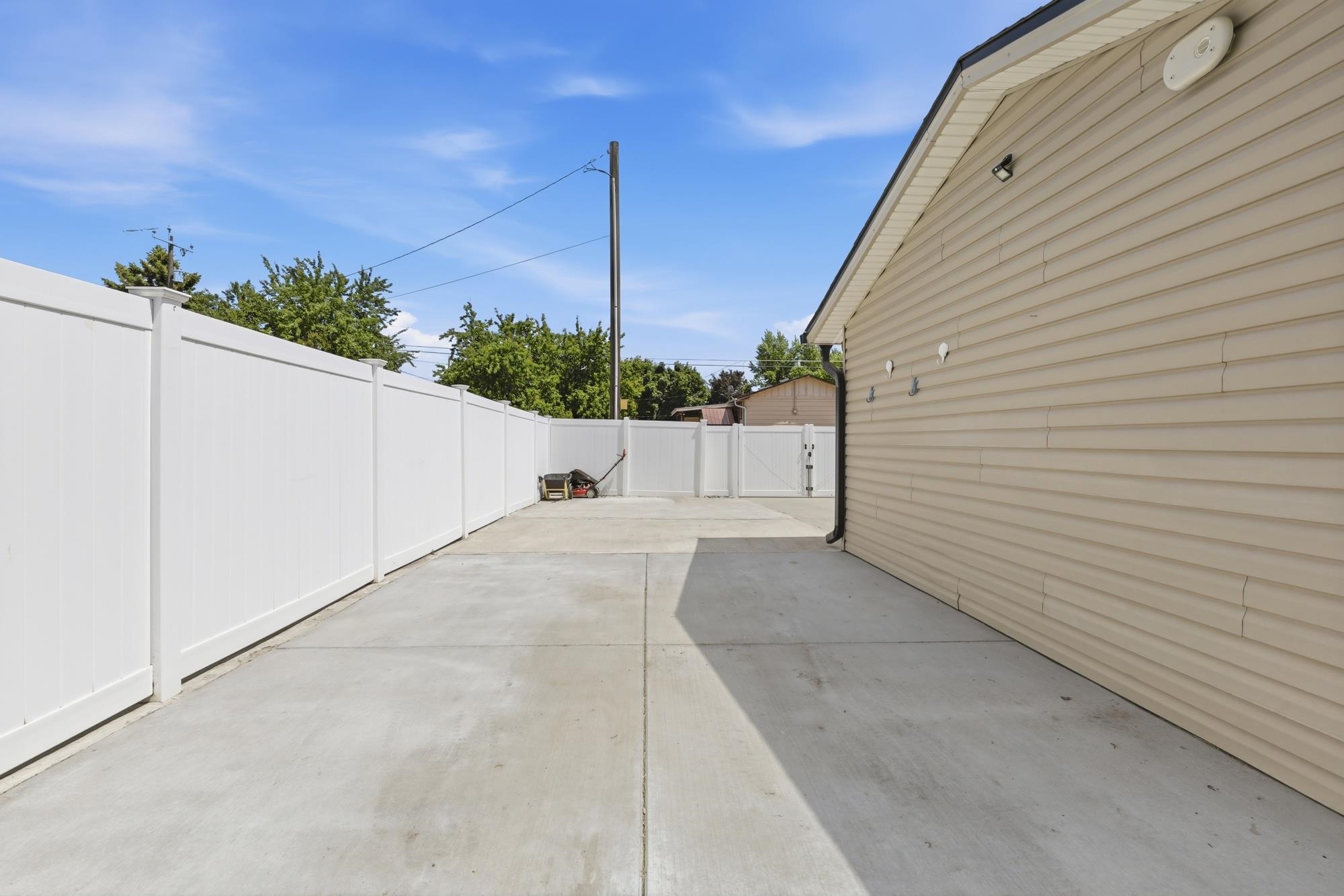3329 E E Marietta Ave - Photo 35