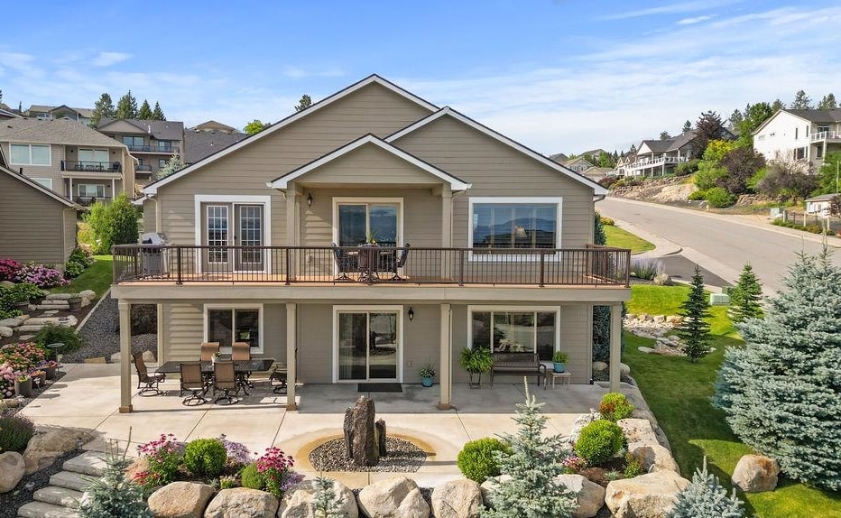 8918 E Clearview Ln - Photo 1