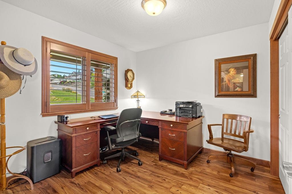 8918 E Clearview Ln - Photo 27