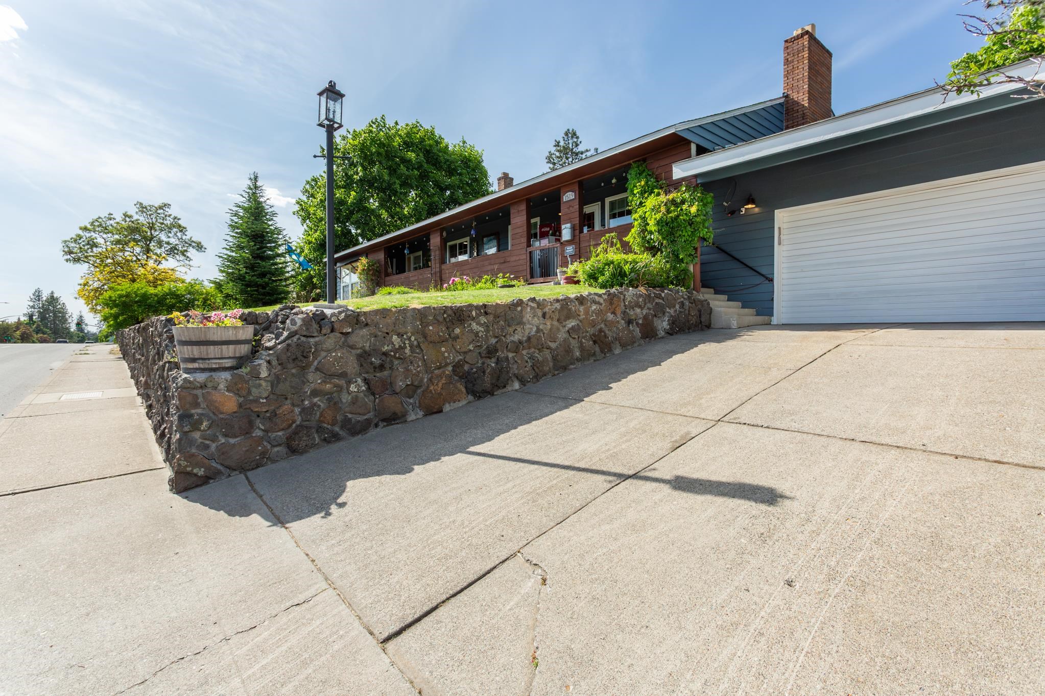 1519 E 29th Ave - Photo 3