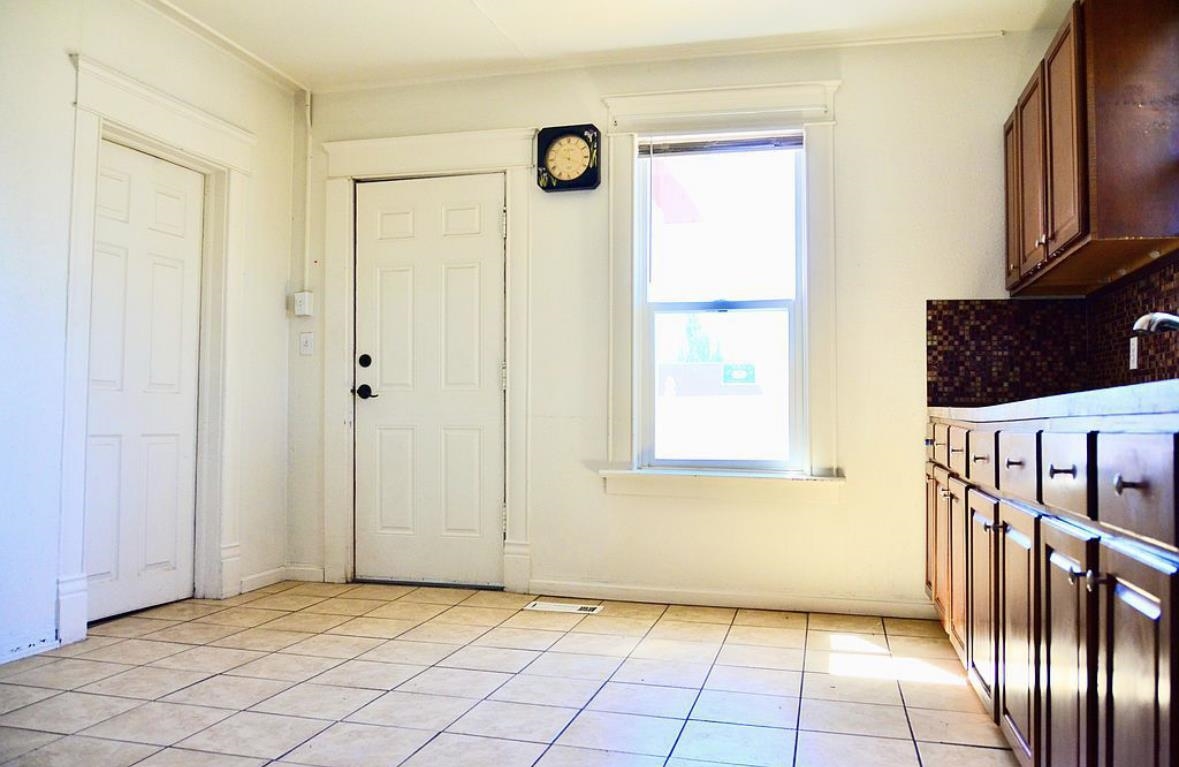 1627 W Knox Ave - Photo 9
