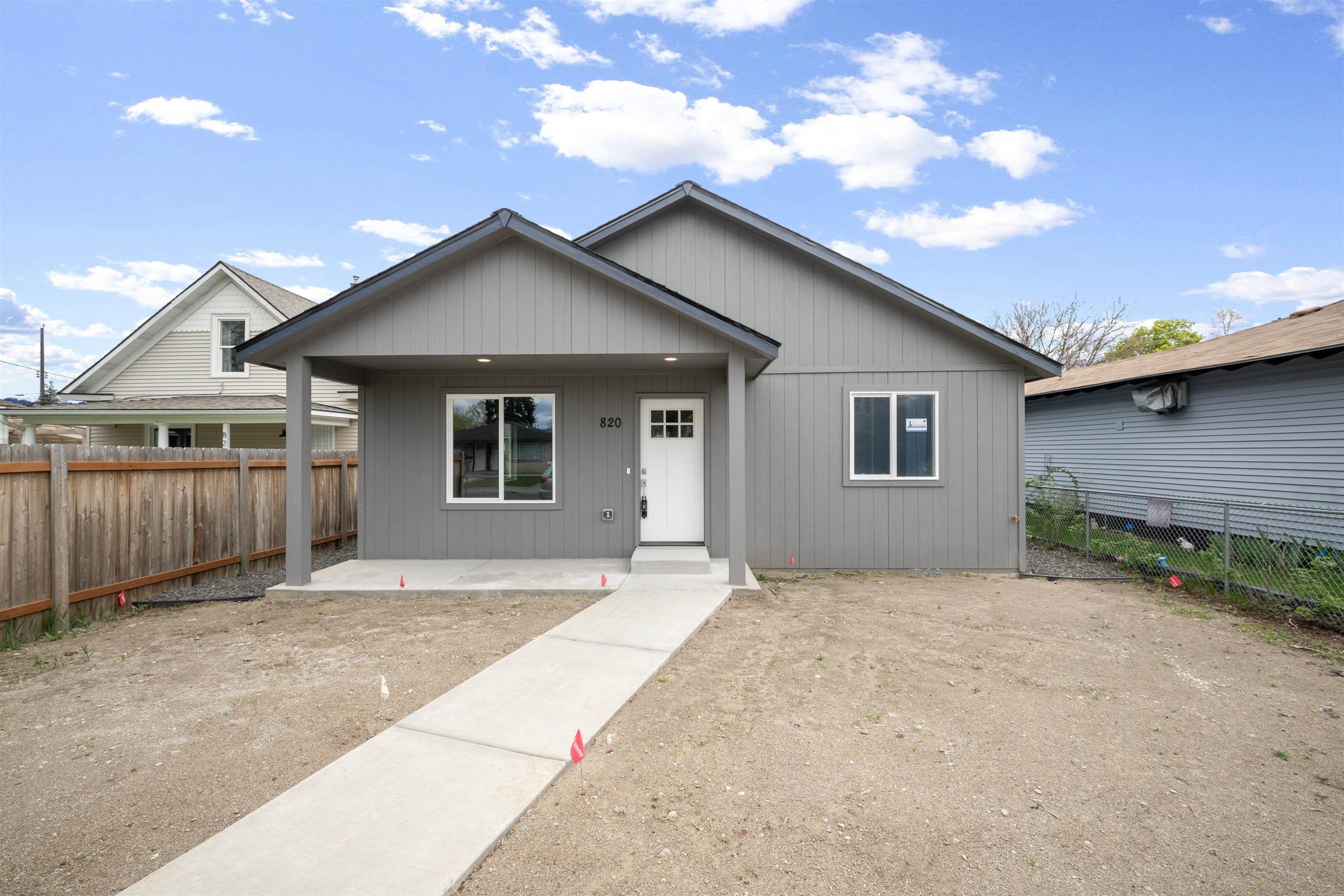 820 E Crown Ave - Photo 1