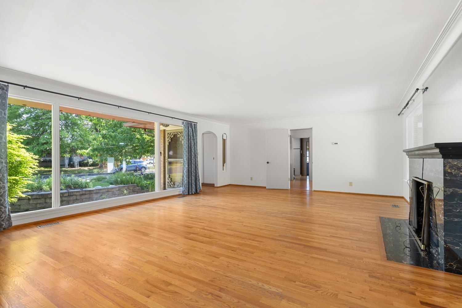 310 W Joseph Ave - Photo 2