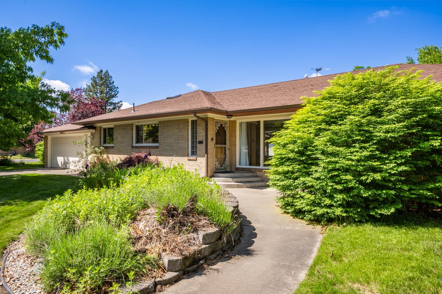 310 W Joseph Ave - Photo 1