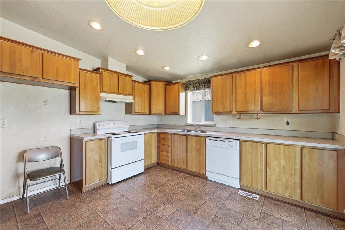 15212 E Eistrup Rd - Photo 6