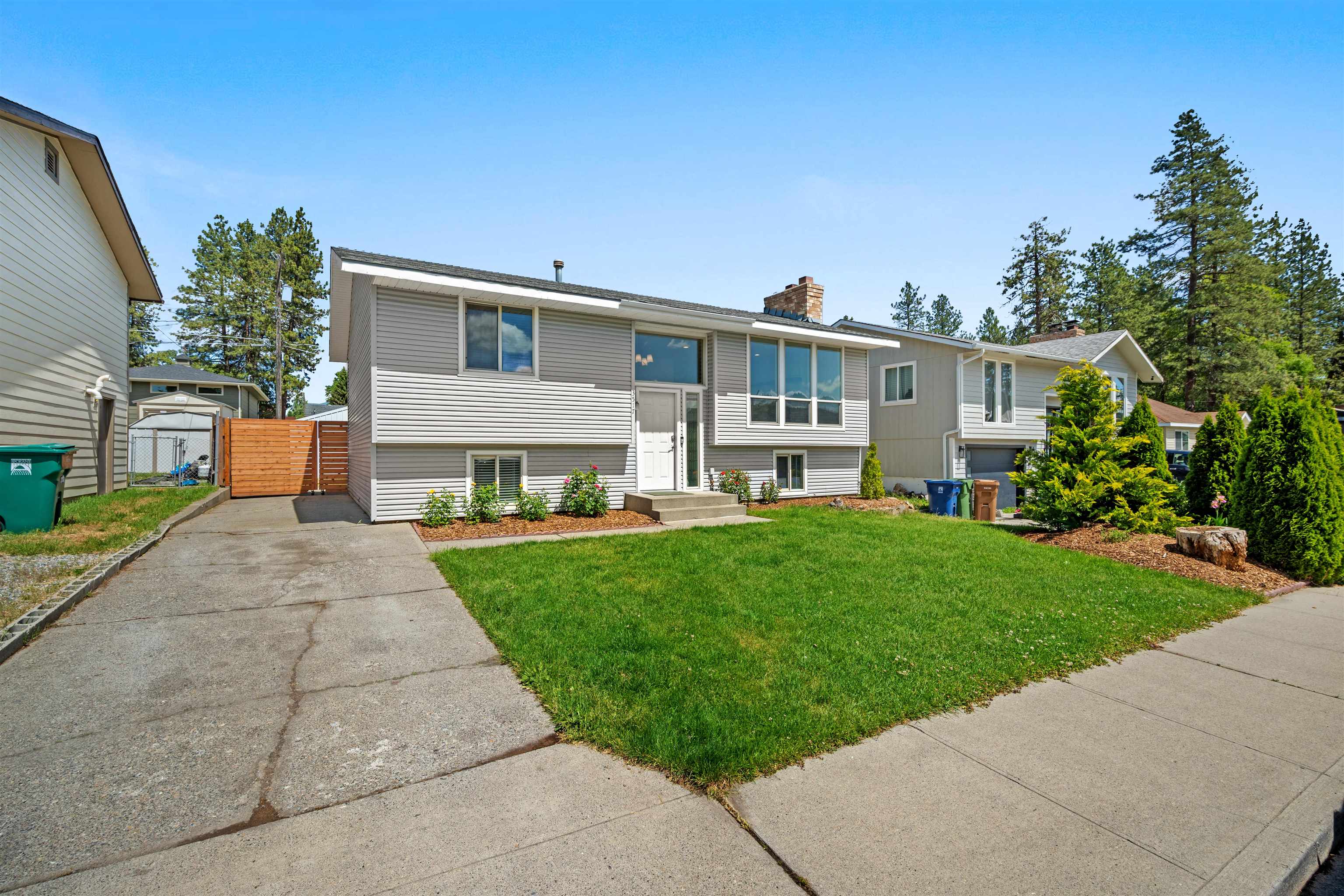 3517 E 36th Ave - Photo 2