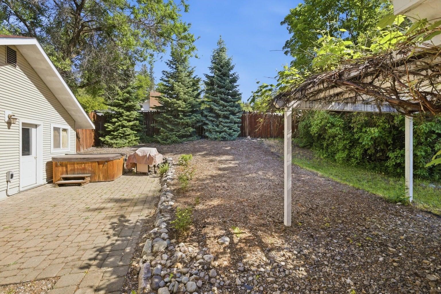 1045 E 8Th Ave - Photo 4