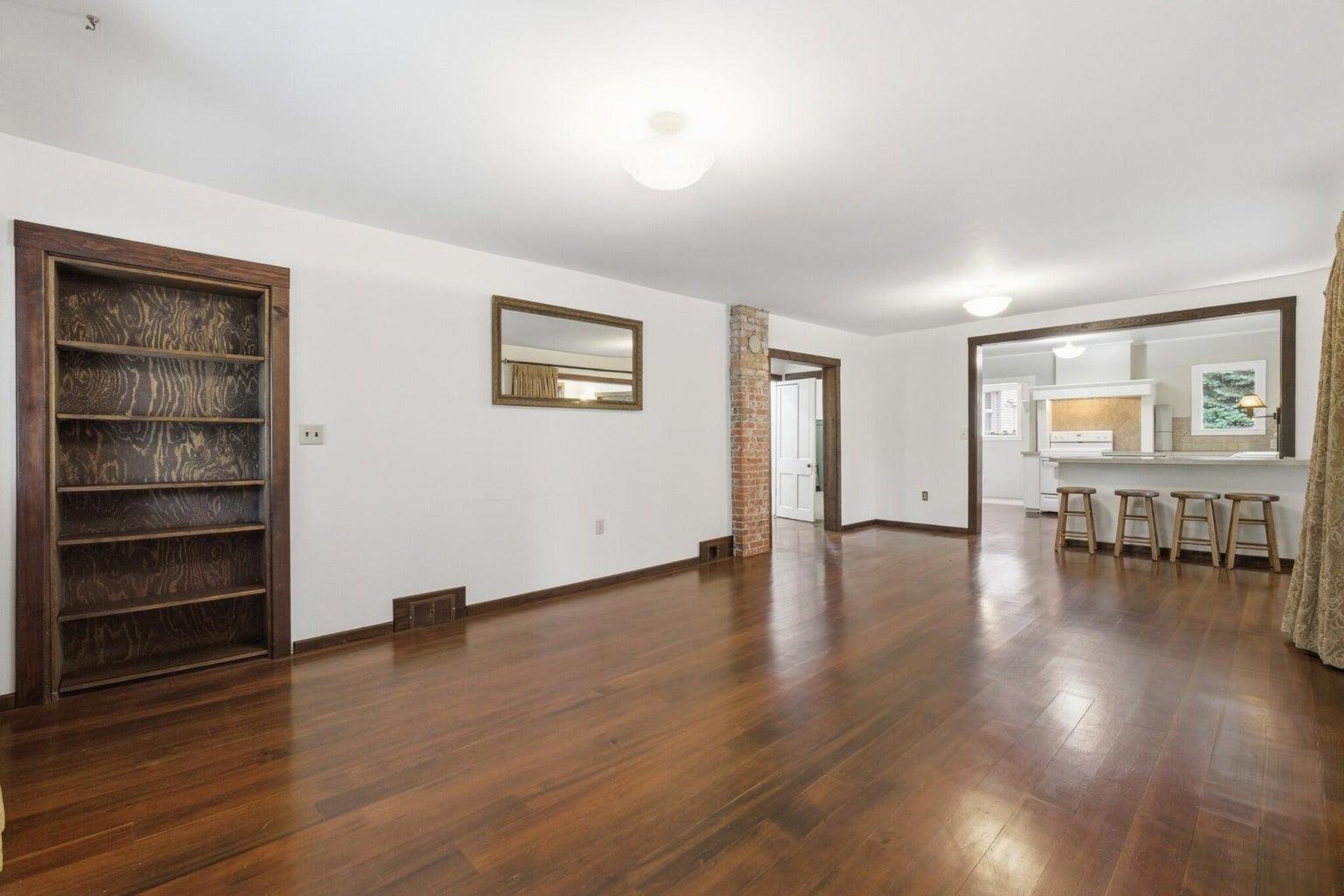 1045 E 8Th Ave - Photo 14