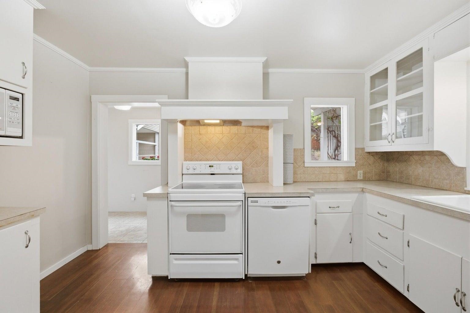 1045 E 8Th Ave - Photo 17