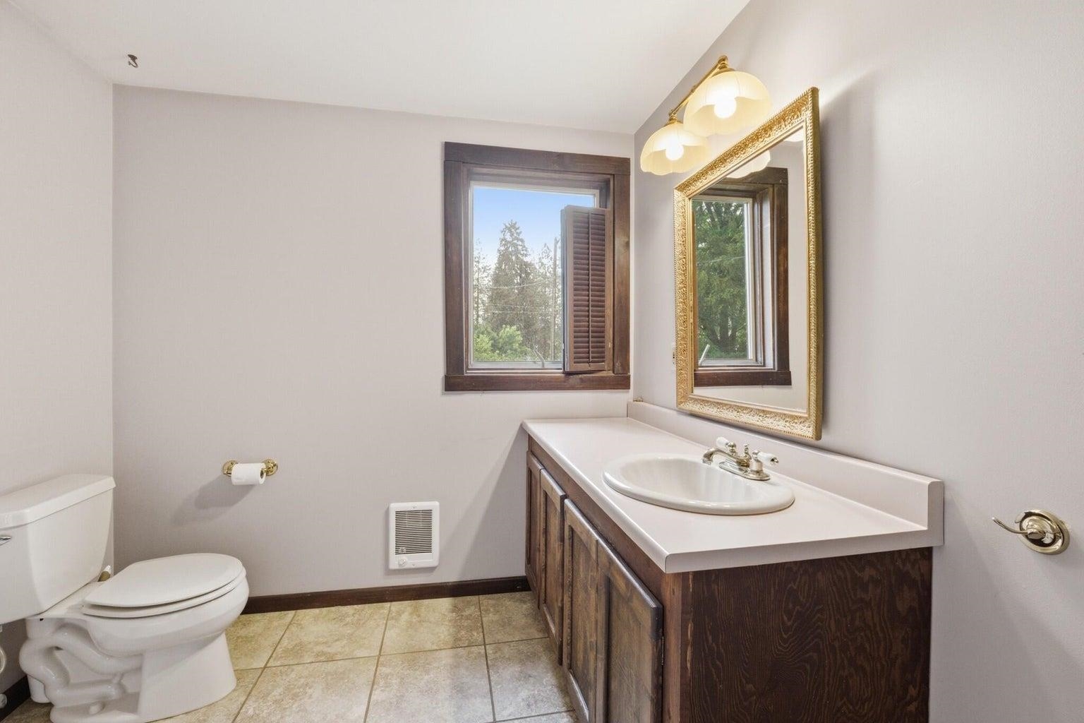 1045 E 8Th Ave - Photo 23