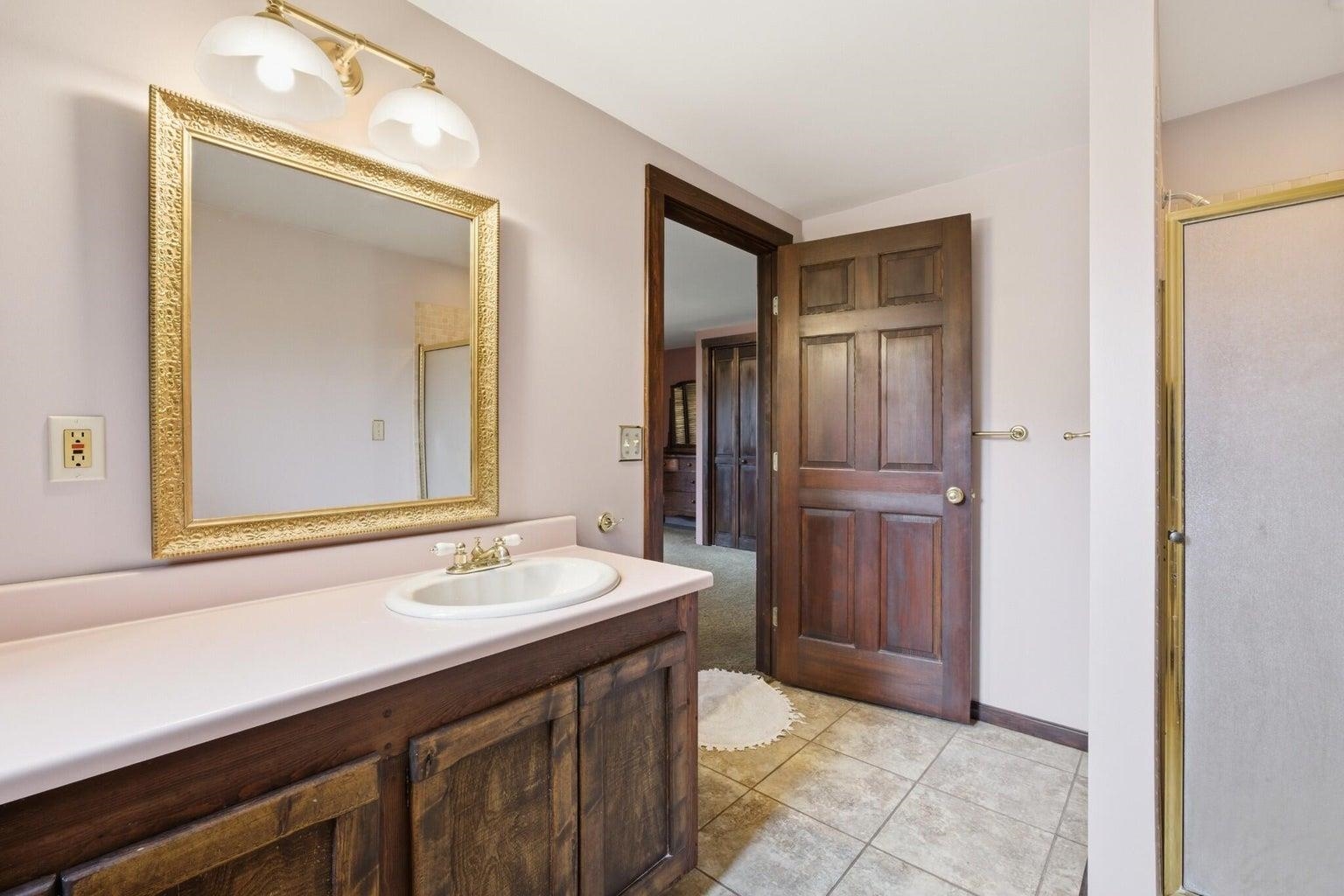 1045 E 8Th Ave - Photo 24