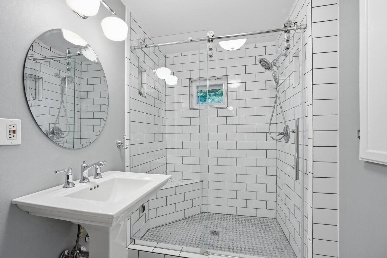 1045 E 8Th Ave - Photo 31